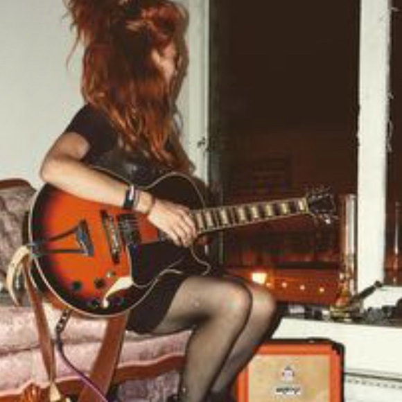 Meet your Posher, Cloé - Picture 1 of 1